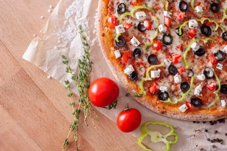 بيتزا جبن الفيتا 3 بيتزا جبن الفيتا