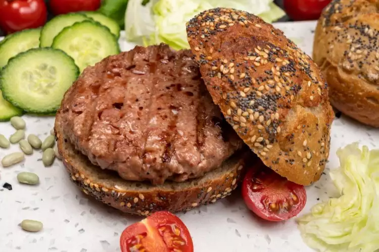 برجر مشوي على الفحم للرجيم 2 برجر مشوي على الفحم للرجيم