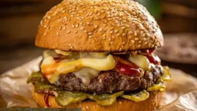 برجر المطاعم مع الصوص