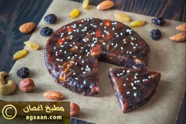 طريقة عمل كيكة التمر بالقشطة والجوز