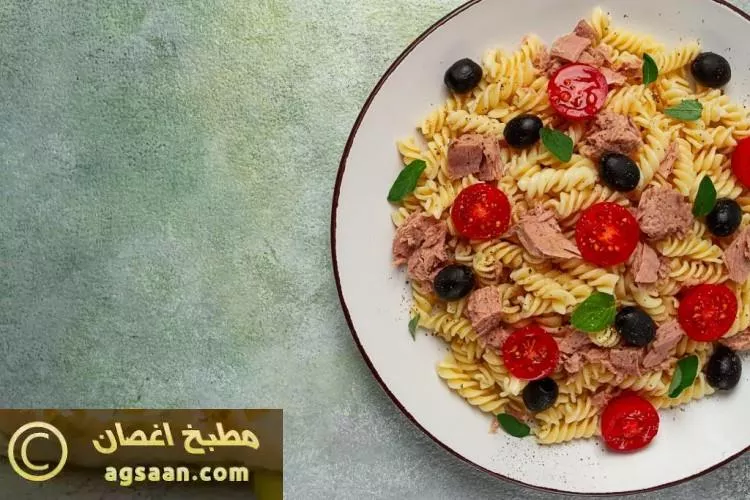 سلطة التونة بالزيتون والمكرونة 1 سلطة التونة بالزيتون والمكرونة